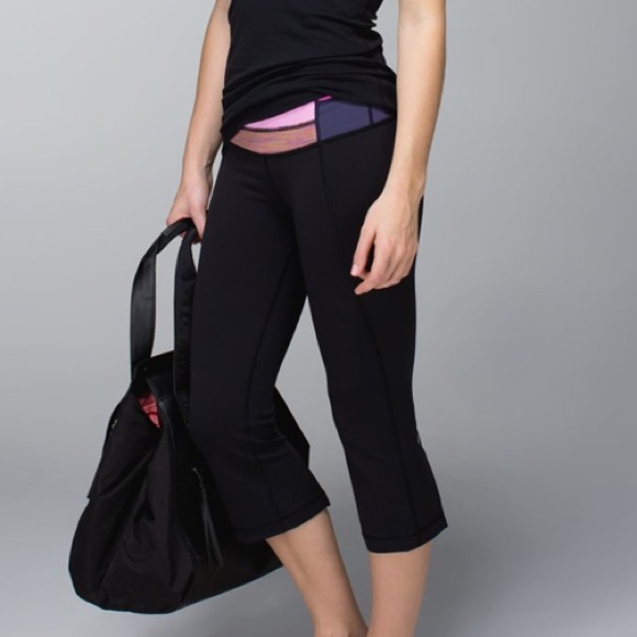 Lululemon size 4 Gather and Crow Crop Yoga Flares - Picture 7 of 8